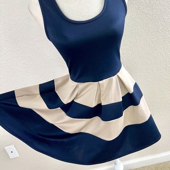 Flashing Lights Size Small Flare Party Dress Striped Dark Navy Blue & Off White - Picture 13 of 15